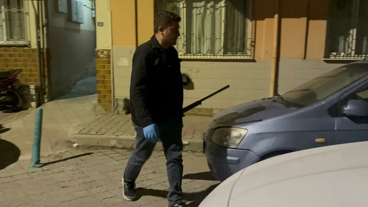 Eşini tüfekle vurarak katletti