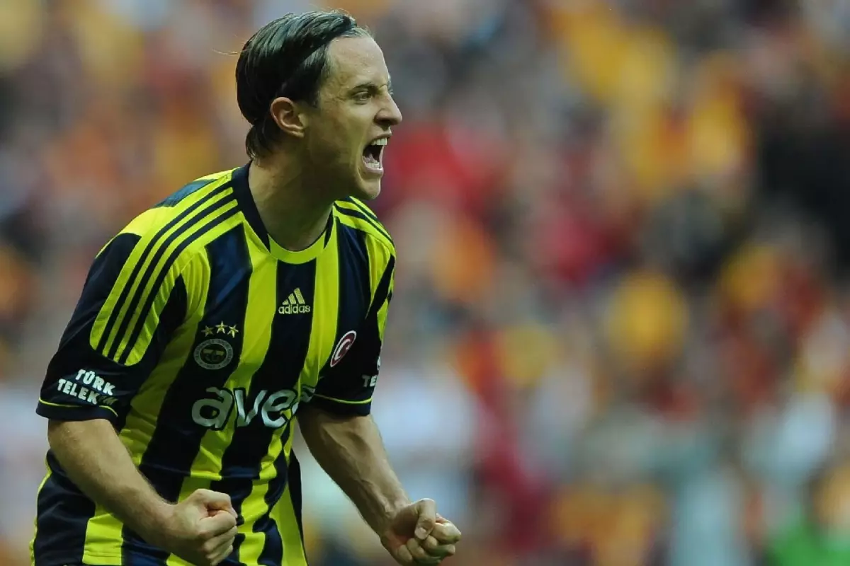 Fenerbahçe\'nin eski yıldızı Reto Ziegler futbolu bıraktı