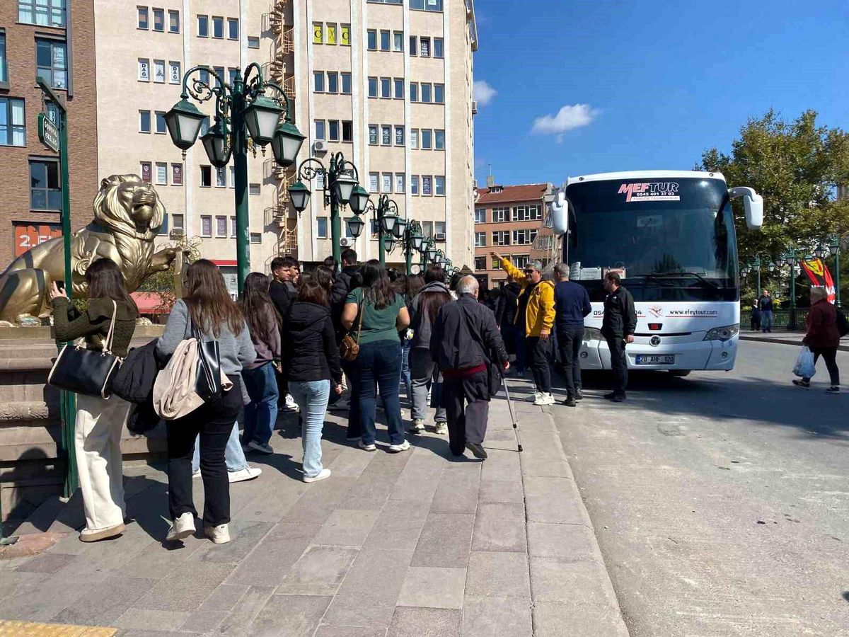 Eskişehir\'de Turizm Hareketliliği Sürüyor