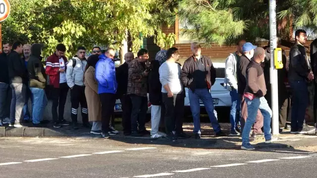 Bin liralık ürünün 100 TL'ye satılması izdihama neden oldu