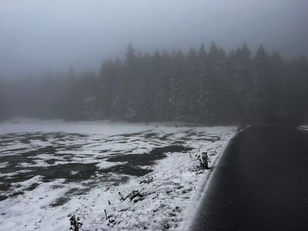 Bolu\'da Kayak Merkezlerine Kar Yağıyor