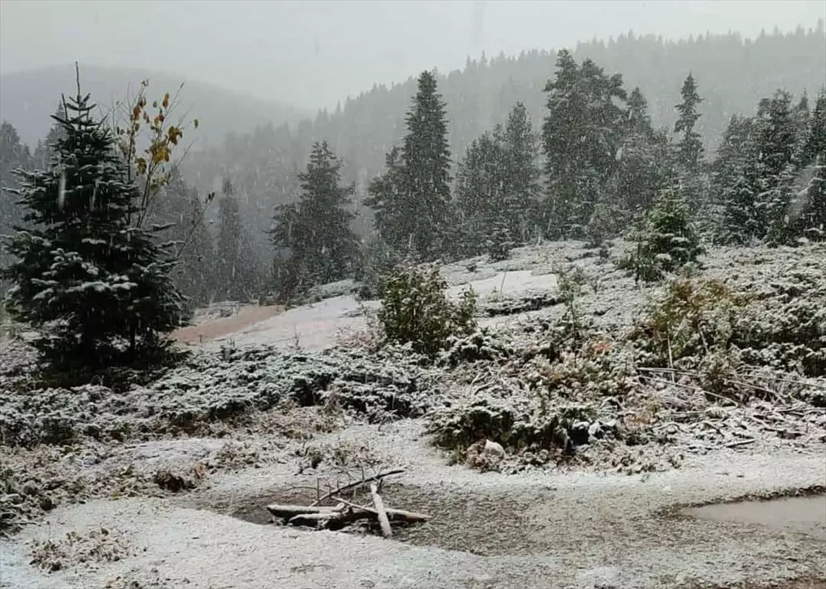 Hacıağaç Yaylası\'na İlk Kar Düştü