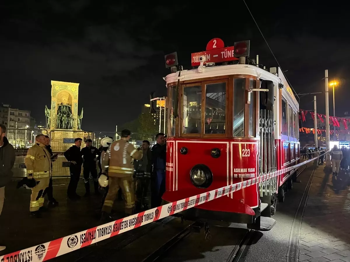 Taksim\'de Nostaljik Tramvay Yangını