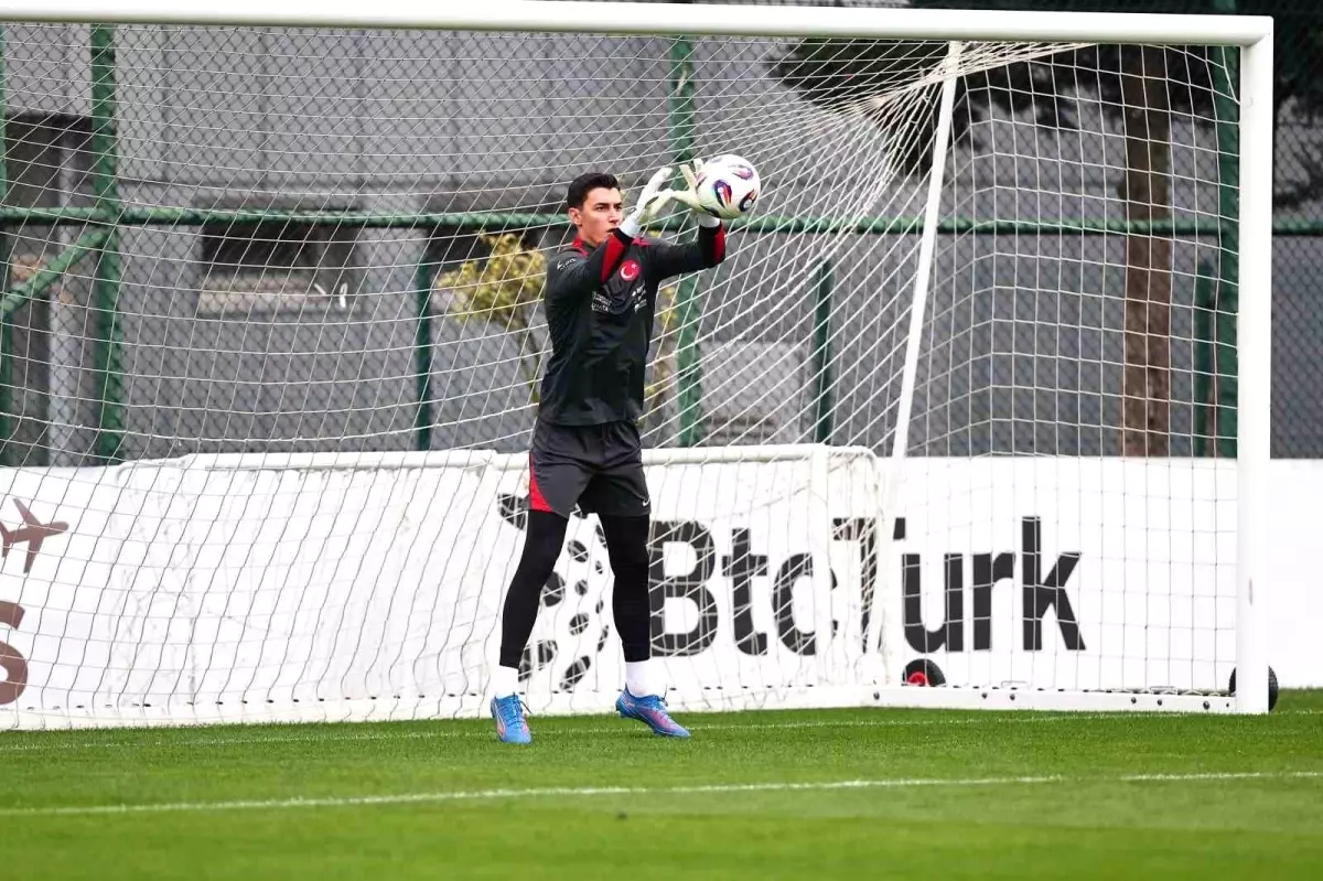 Berke Özer Kamptan Ayrıldı