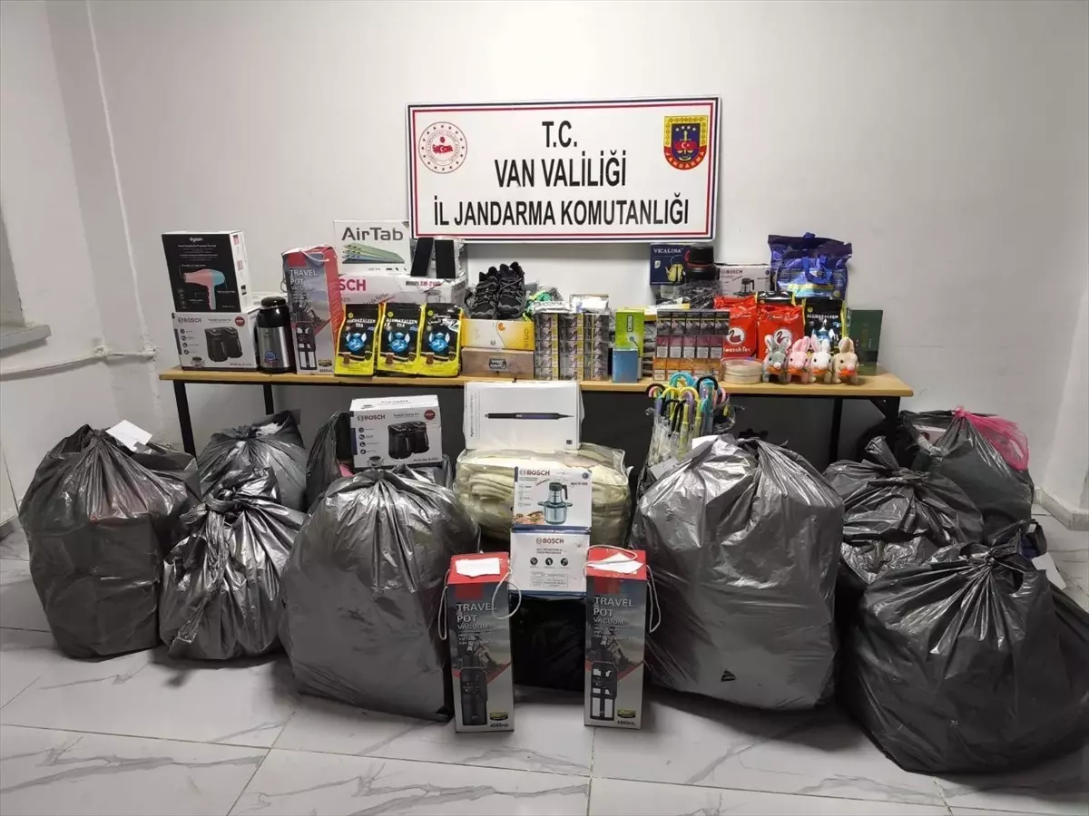 Başkale\'de Gümrük Kaçağı Malzemeler Ele Geçirildi