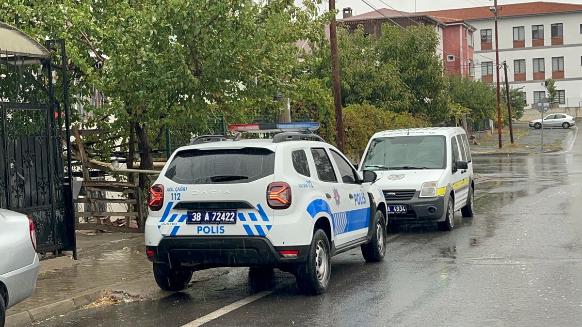 Kayseri\'de Çatı Kontrolünde Düşme Kazası