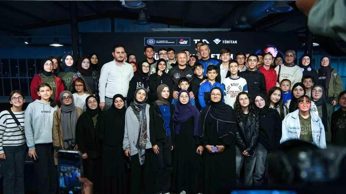 Alper Gezeravcı Öğrencilerle Uzayı Keşfetti