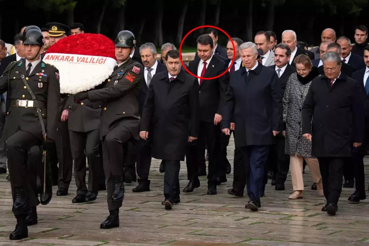 Anıtkabir\'deki törene damga vuran görüntü: Yavaş ve soruşturma izni isteyen başsavcı yan yana