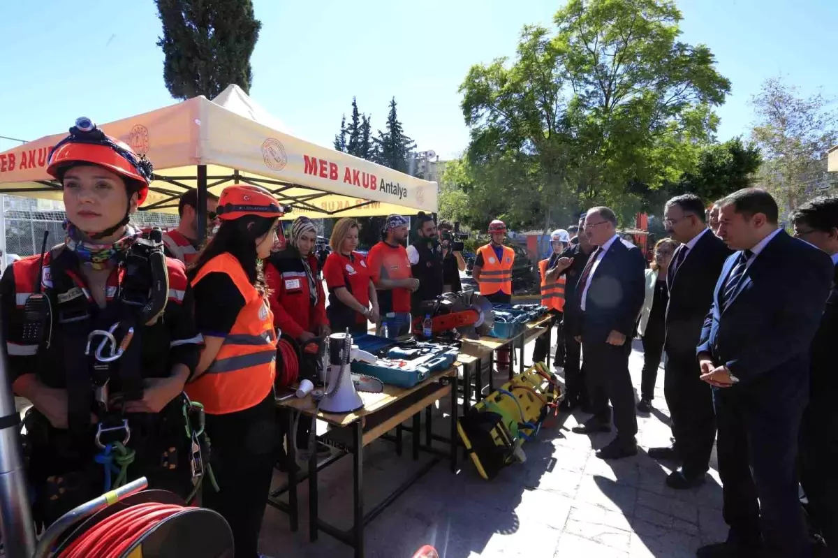 Antalya\'da Deprem Tahliye Tatbikatı Gerçekleştirildi