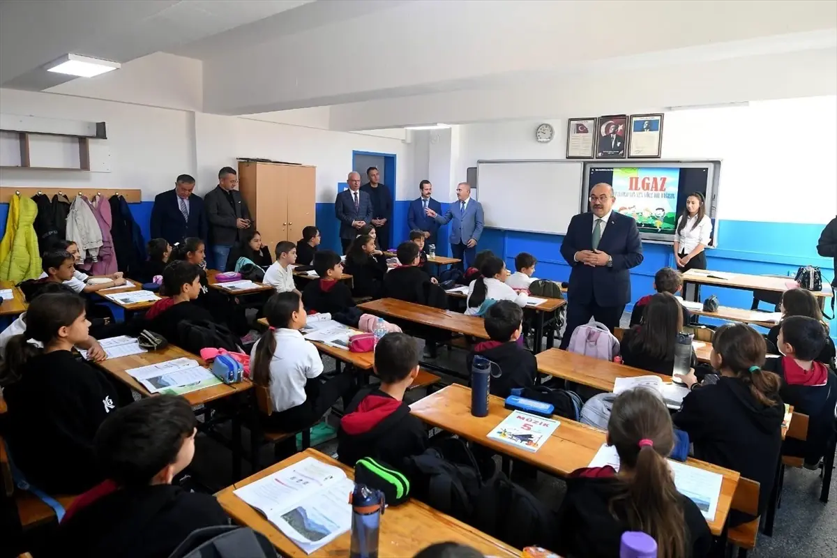 Vali Ustaoğlu Okul Ziyaretlerine Devam Ediyor
