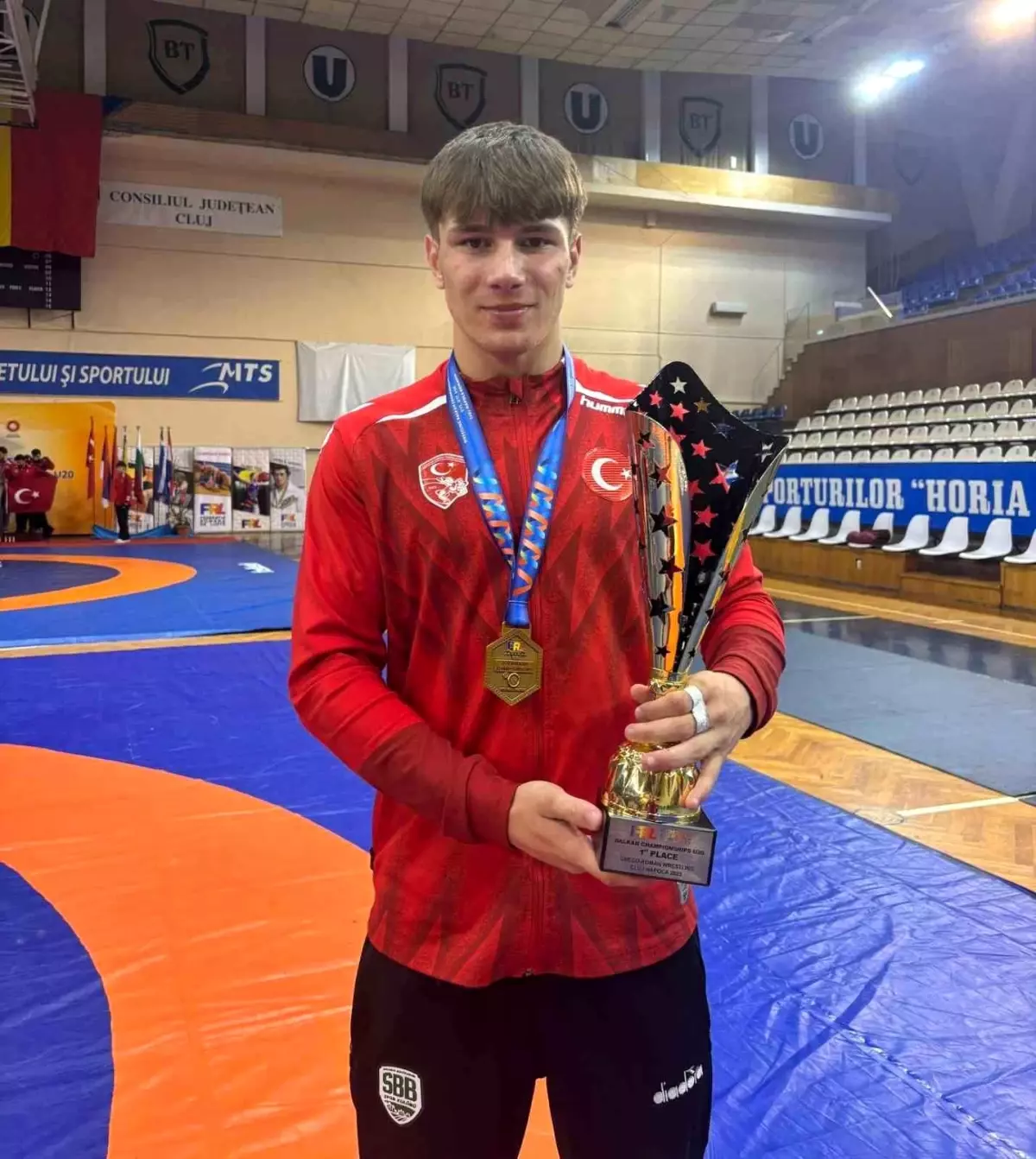 Sakaryalı Güreşçi Akar, Balkan Şampiyonası\'nda Şampiyon Oldu