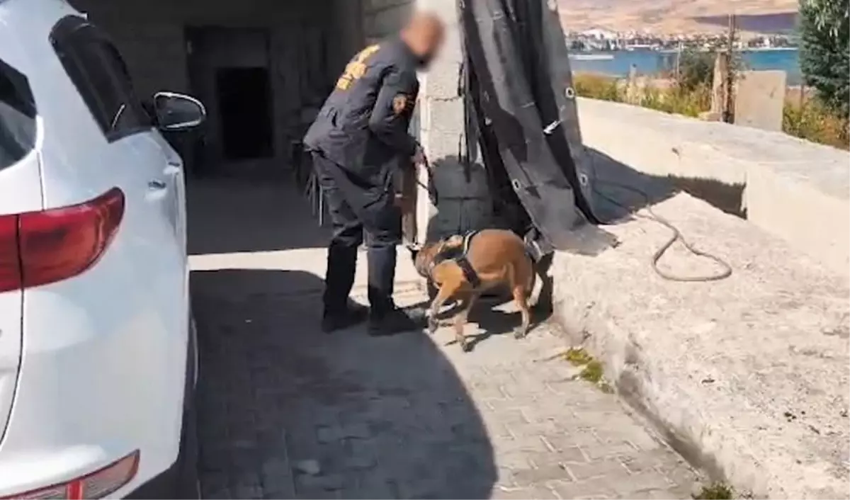 Bitlis\'te Uyuşturucu Operasyonu: 5 Tutuklama