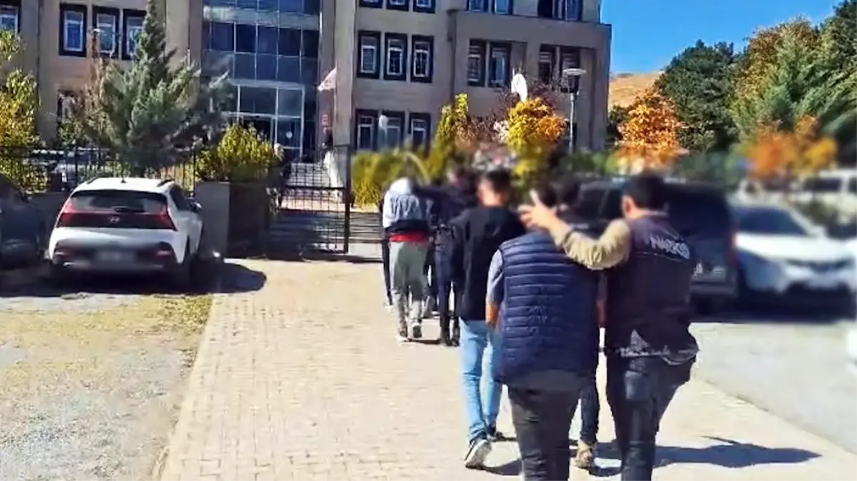 Bitlis\'te Uyuşturucu Operasyonu: 5 Tutuklama