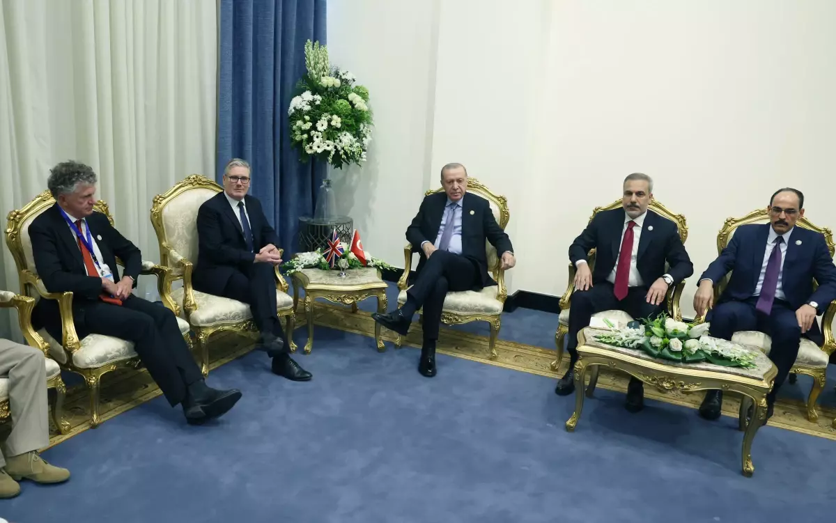 Cumhurbaşkanı Erdoğan, Şarm El Şeyh\'te Başbakan Starmer ile Görüştü