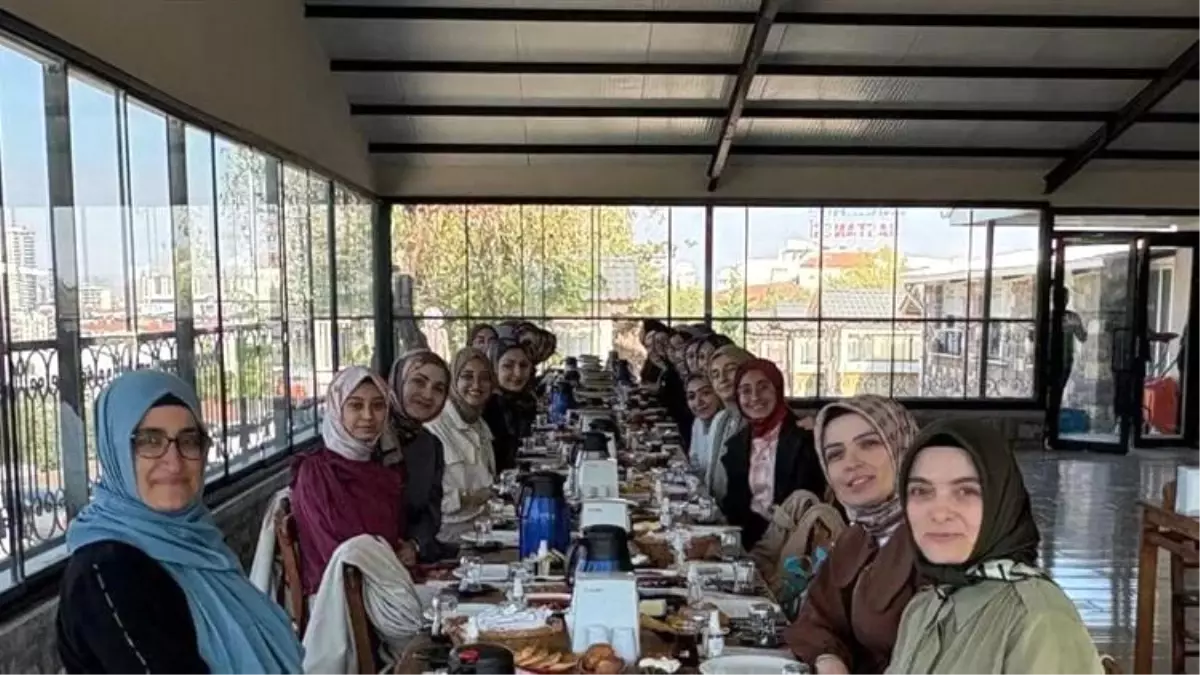 AFSÜ\'de Kız Öğrencilere Kahvaltı İktidar