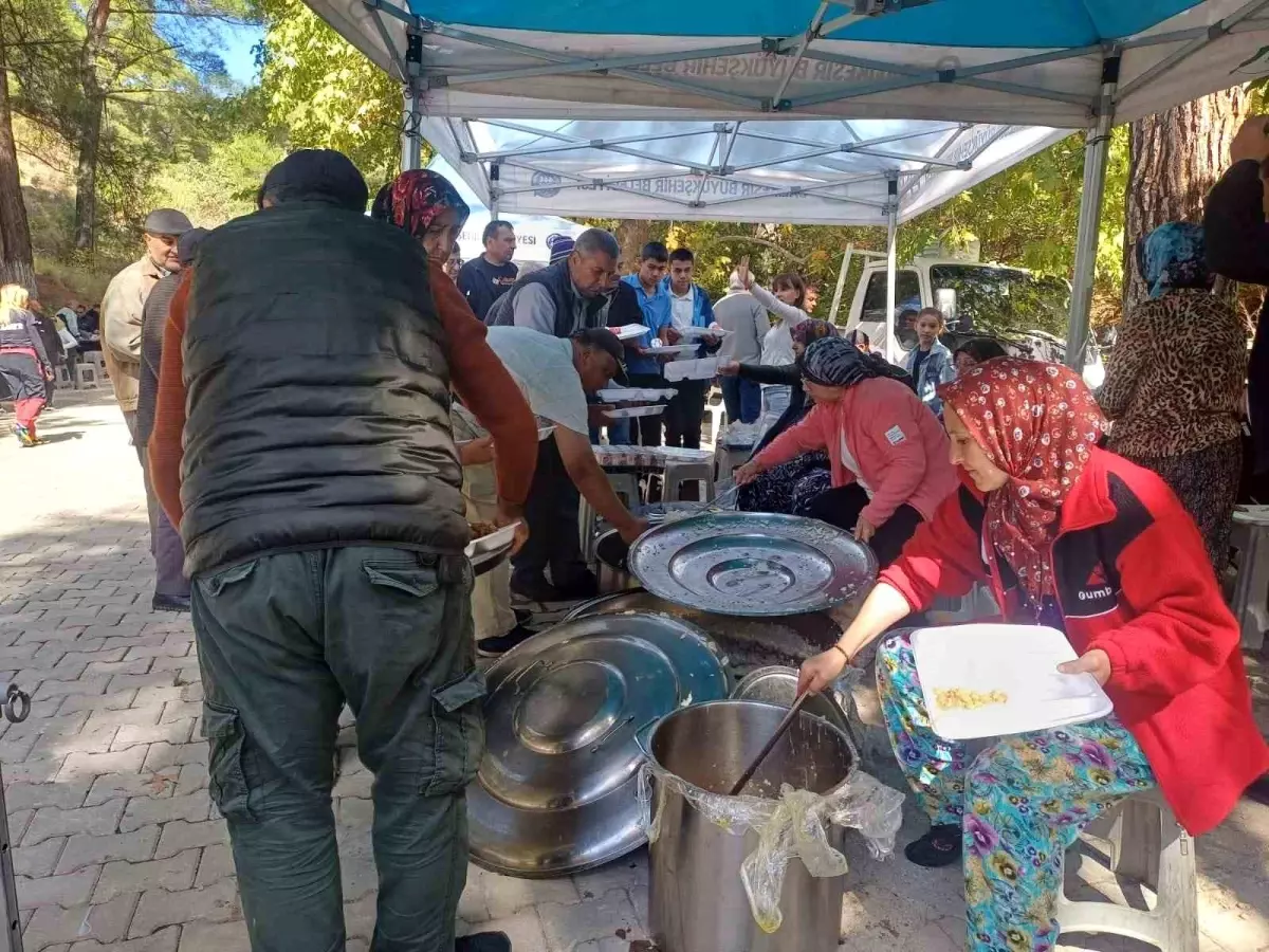 Dereli Mahallesi\'nde Geleneksel Köy Hayrı