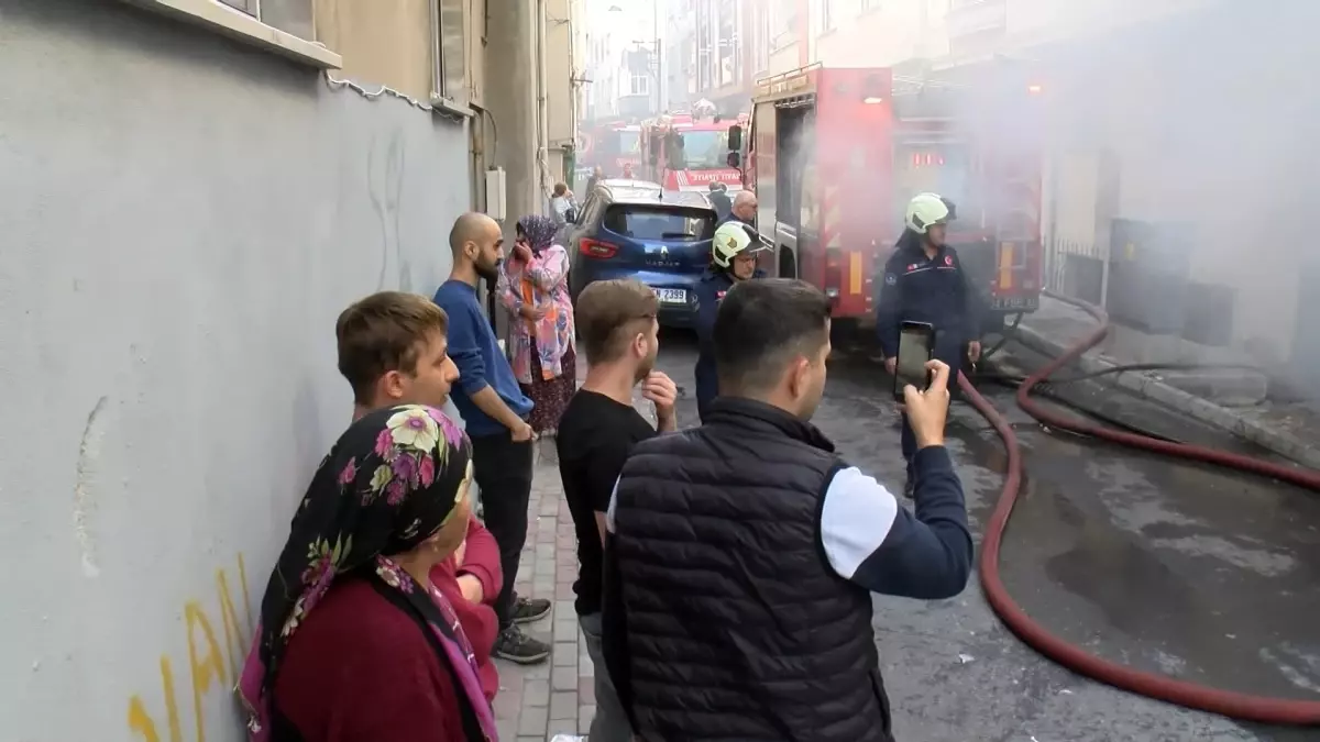 Esenler\'de Bodrum Katında Yangın