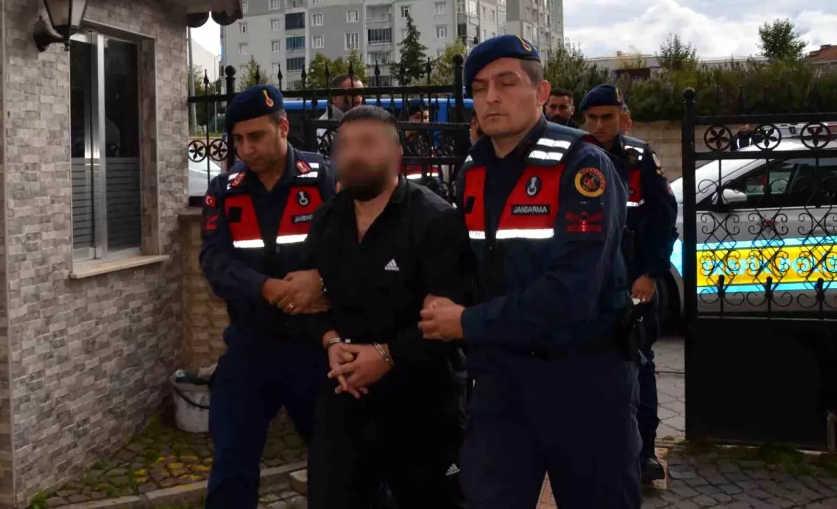 Bafra\'da Cinayet: Eski Kayınbiraderine Kurşun Sıkan Şahıs Adliyeye Sevk Edildi