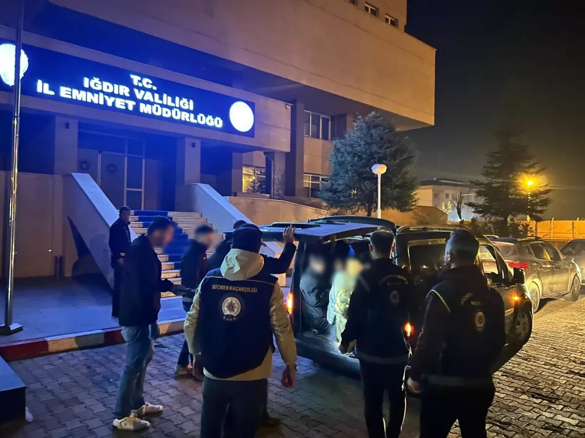 Iğdır\'da 10 Kaçak Göçmen Yakalandı