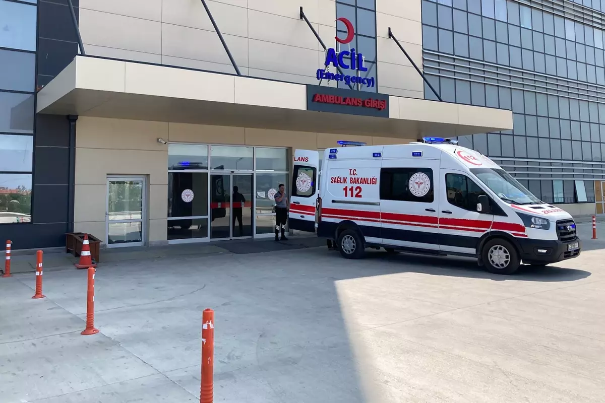 İzmir\'de ev yıkımında 17 yaşındaki genç hayatını kaybetti