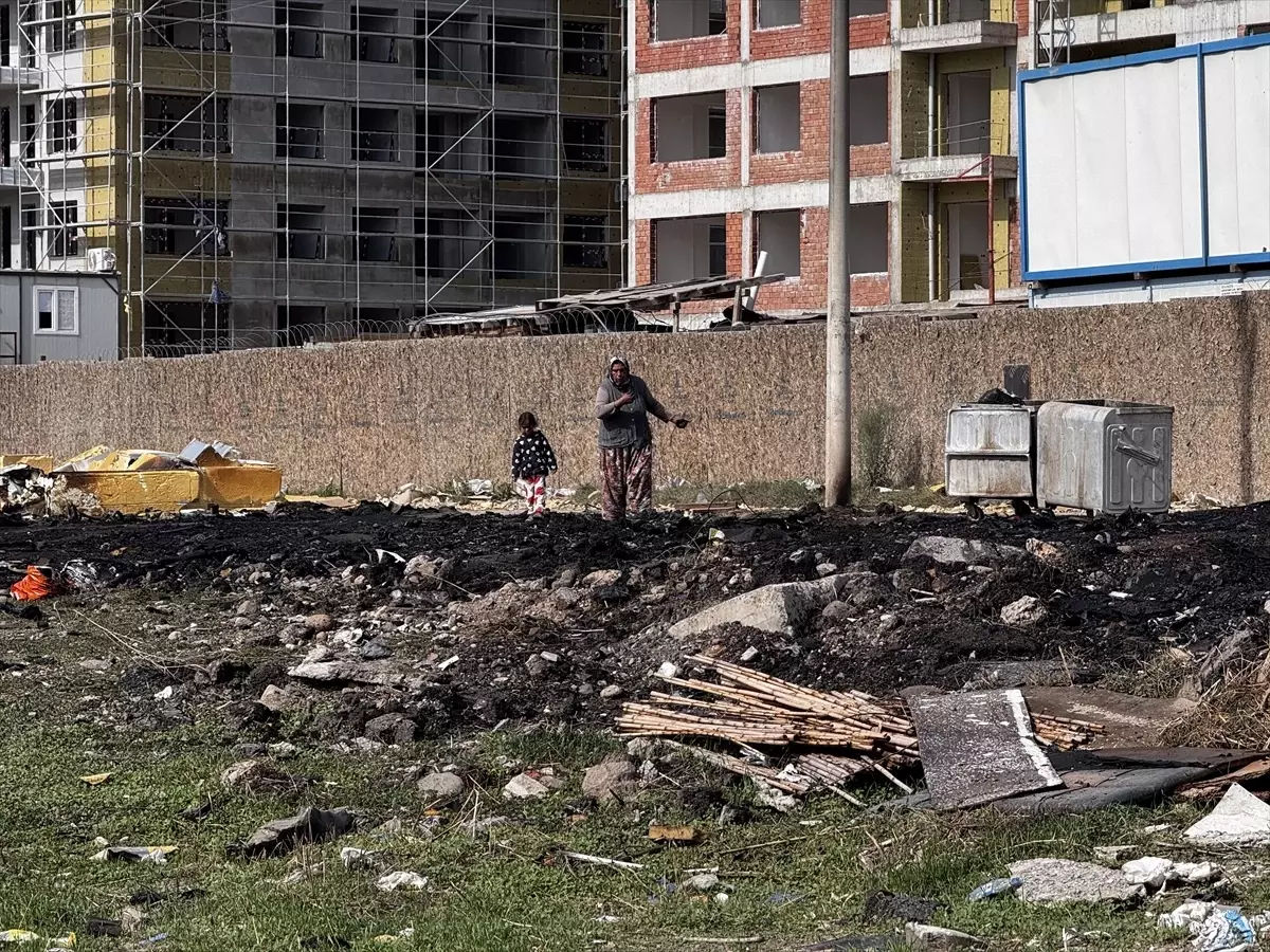 Karşıyaka\'da Yangın Kontrol Altına Alındı