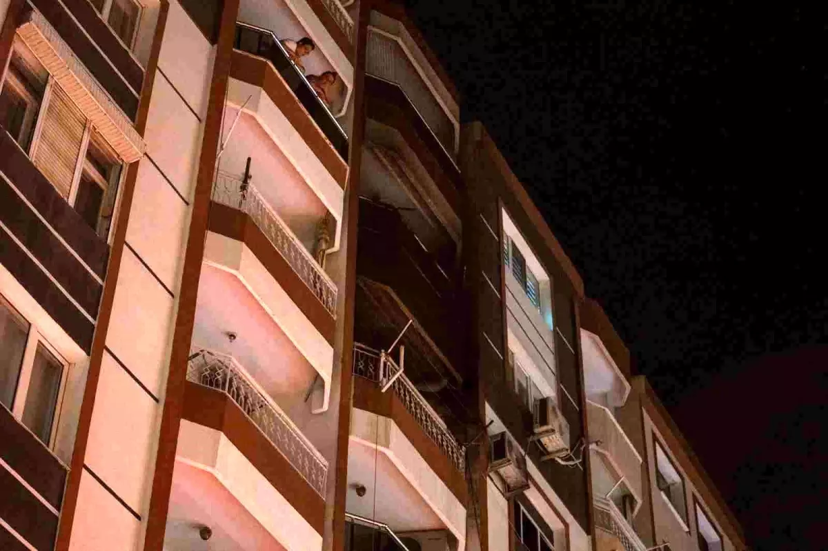 Manisa\'da Eşinden Şikayetçi Olmasının Ardından Evi Ateşe Veren Şahıs Hastaneye Kaldırıldı