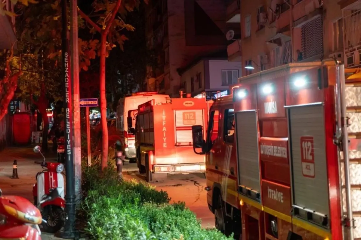 Kendisinden şikayetçi olan eşine kızdı, evi ateşe verdi