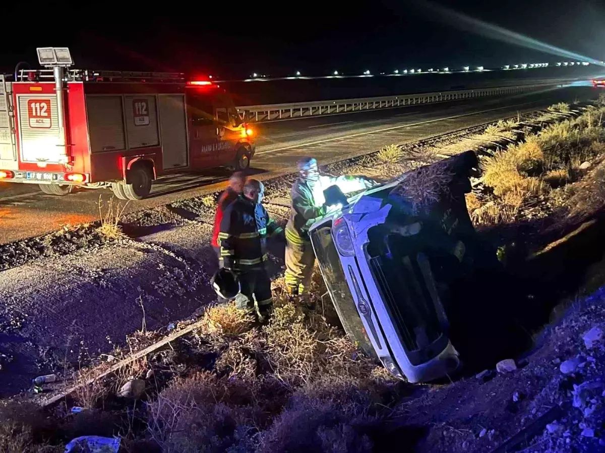 Mardin\'de Ticari Araç Devrildi: Sürücü Yaralı