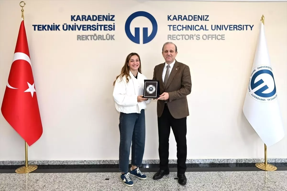Buse Naz Çakıroğlu\'ndan KTÜ Rektörü\'ne Ziyaret