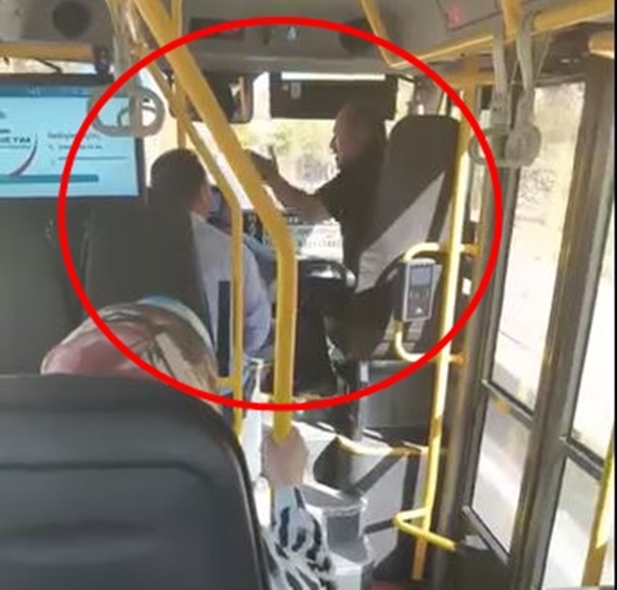 Minibüste Kavga: Yolcu ve Şoför Tartıştı