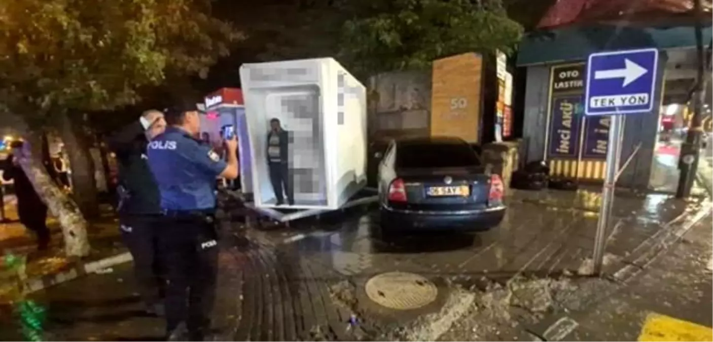 Sara Nöbeti Geçiren Sürücü ATM\'ye Çarptı