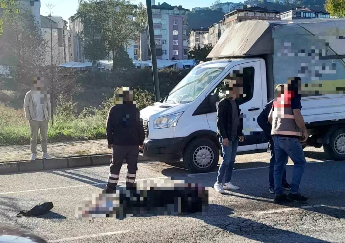 Kamyon Çarpan Kadın Hayatını Kaybetti