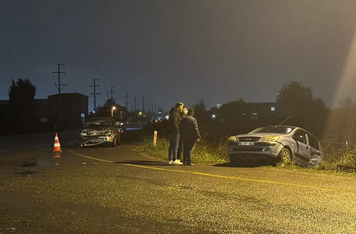 Erenler\'de Trafik Kazası: 3 Yaralı
