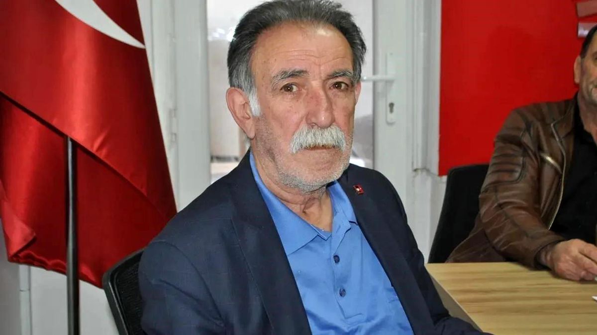 Antalya\'da 80 Yaşındaki Emekli Öğretmen Minibüsle Çarpışarak Hayatını Kaybetti