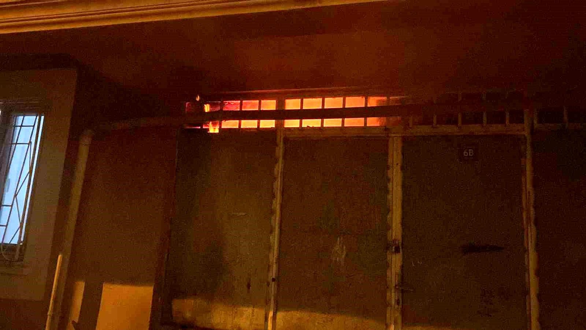Siirt\'te Gıda Deposu Yangını