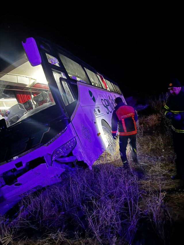 Şoför yediği yemekten zehirlendi, otobüs kaza yaptı