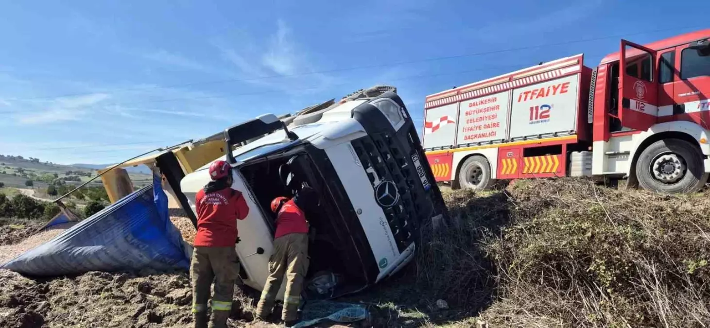 Susurluk\'ta Tır Devrildi: Bir Yaralı