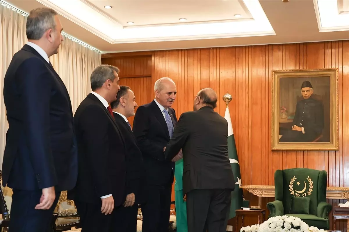 Kurtulmuş, Pakistan\'da Zerdari ile Görüştü