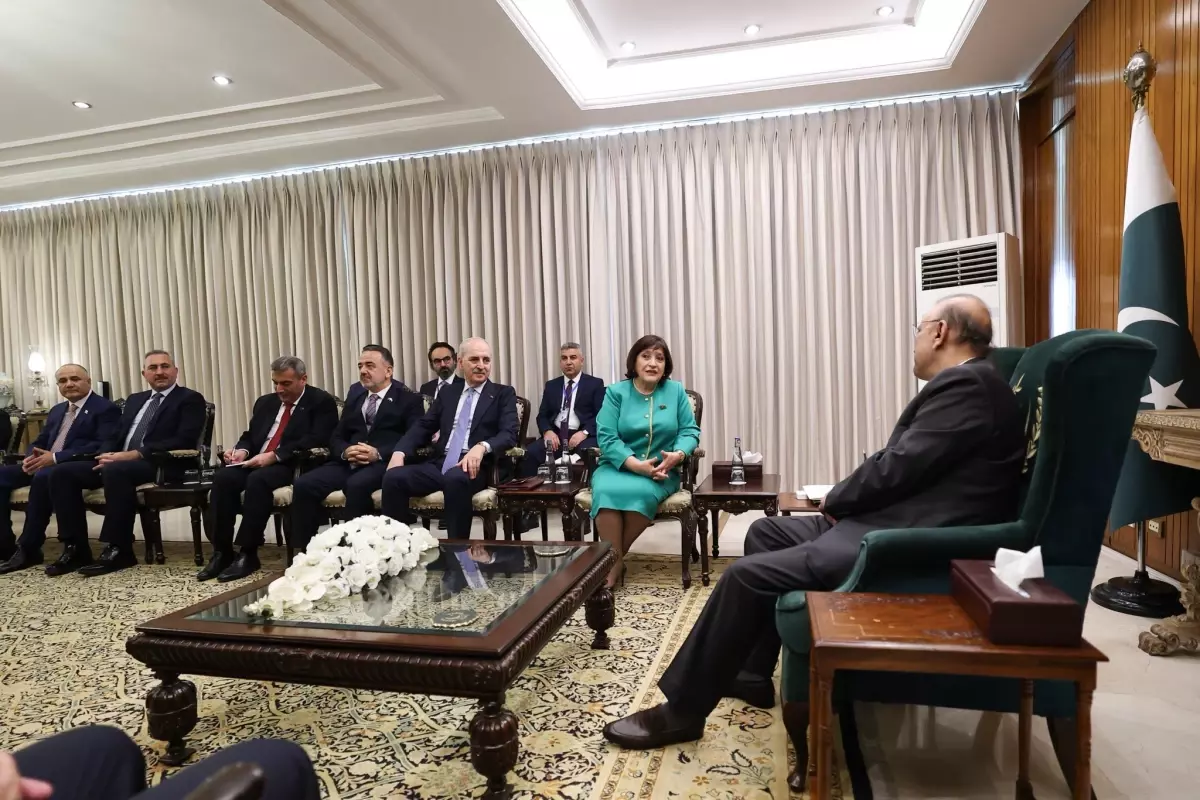 Kurtulmuş Pakistan\'da Zerdari ile Görüştü