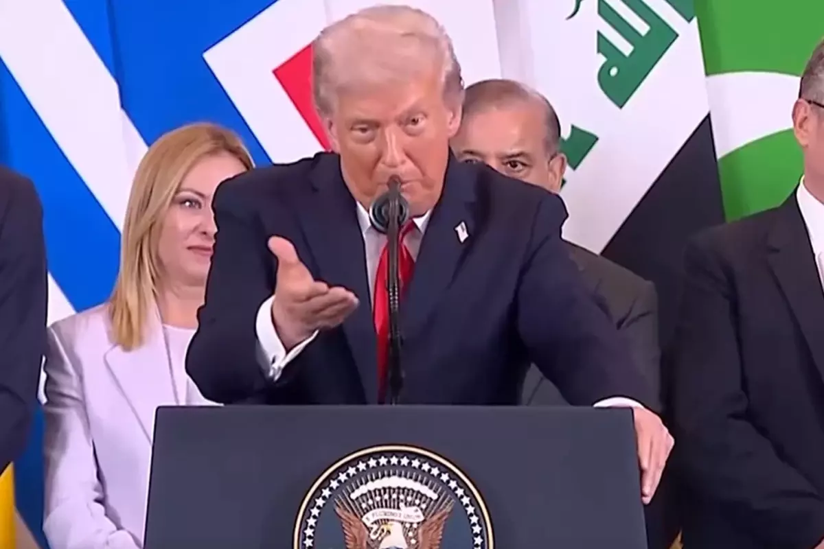 Trump\'tan tarihi zirvede kızına unutamayacağı jest! Liderler alkışlamak zorunda kaldı