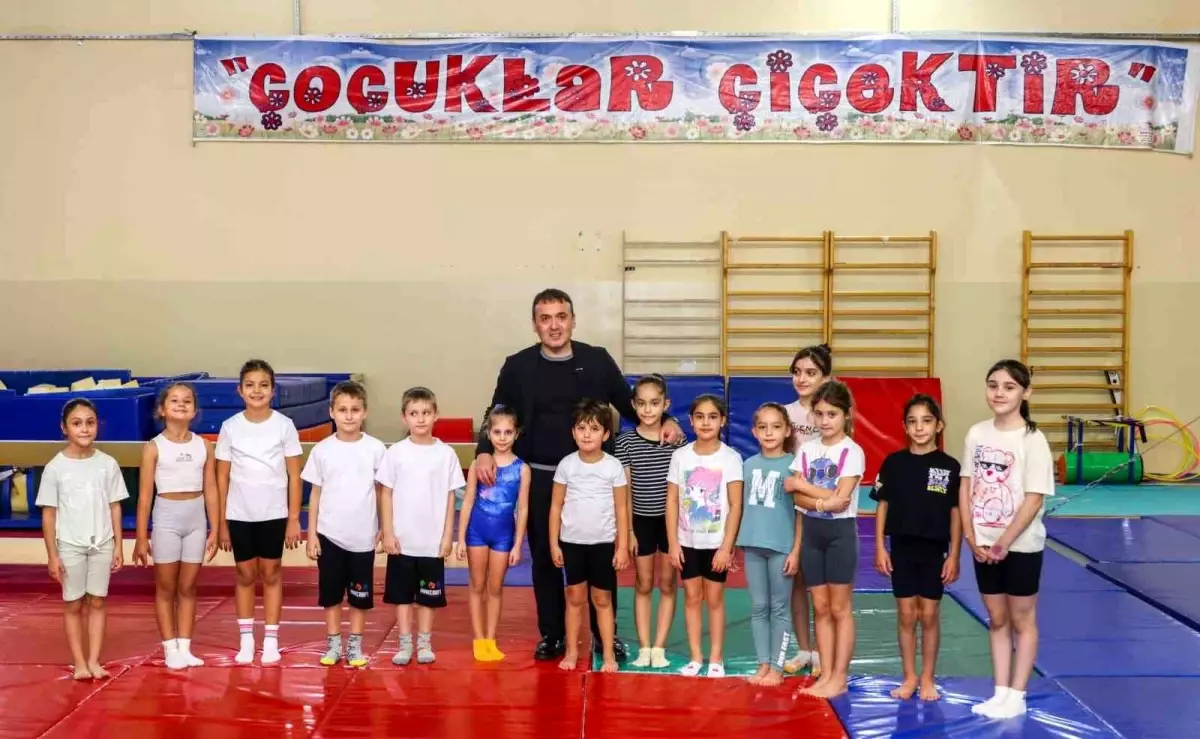 Vali Sözer, Jimnastik Kursu\'nu Ziyaret Etti