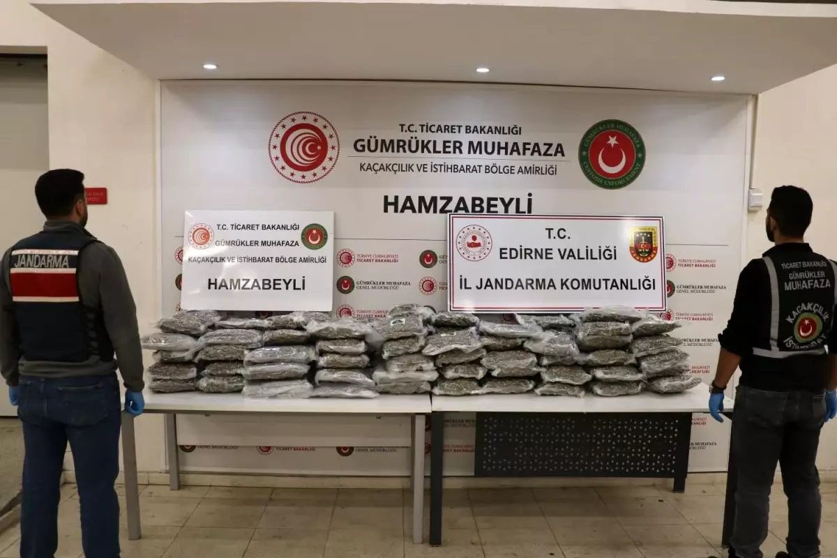 Edirne\'de Uyuşturucu Operasyonu: 105 Kilogram Esrar Ele Geçirildi