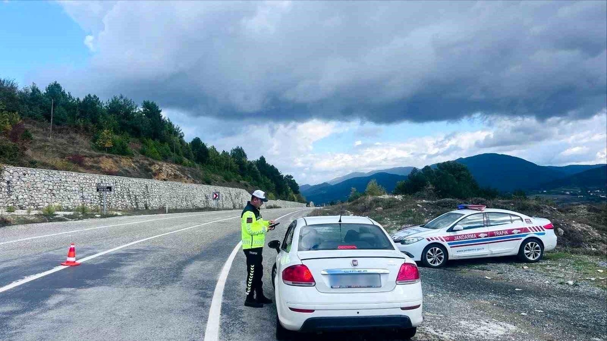 Zonguldak\'ta Güvenlik Operasyonları: 56 Gözaltı, Uyuşturucu ve Silah Ele Geçirildi