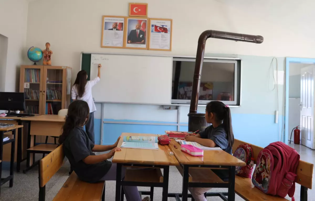 Kırsalda Eğitimin Önemi: İki Kardeş, Tek Öğretmen