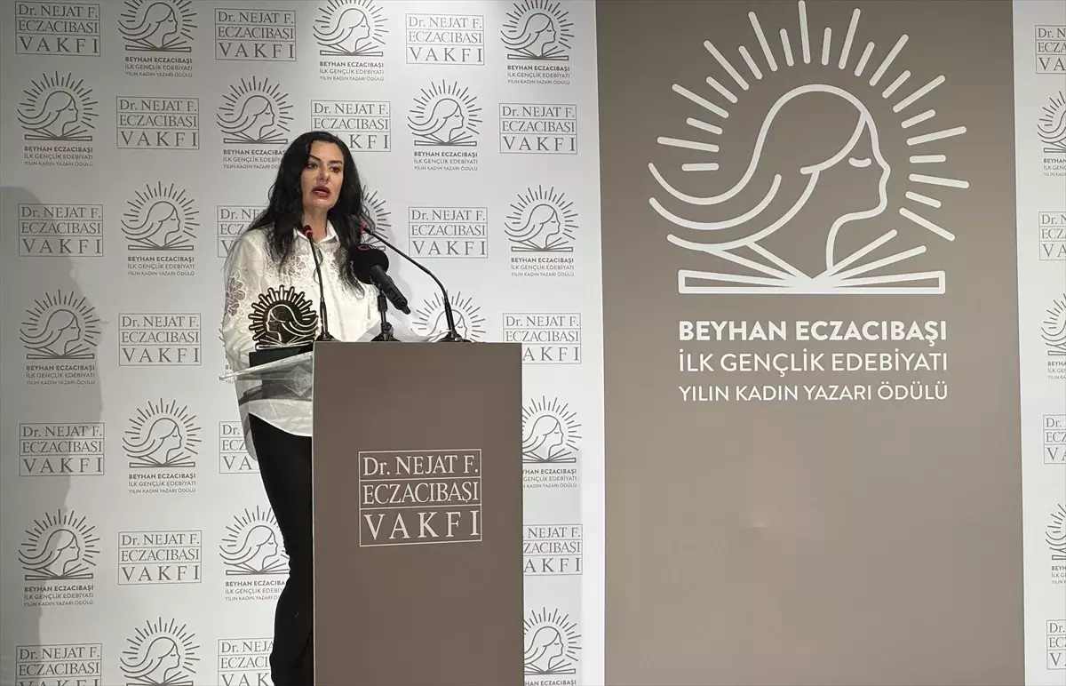 Koray Avcı Çakman\'a Yılın Kadın Yazarı Ödülü