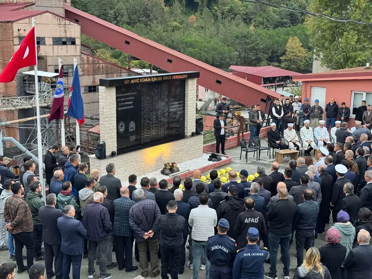 Amasra\'daki patlamada hayatını kaybeden 43 madenci anıldı