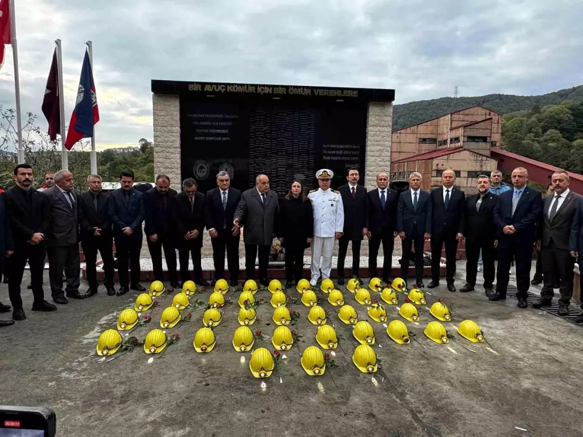 Amasra\'da 43 Madenci için Anma Töreni Düzenlendi