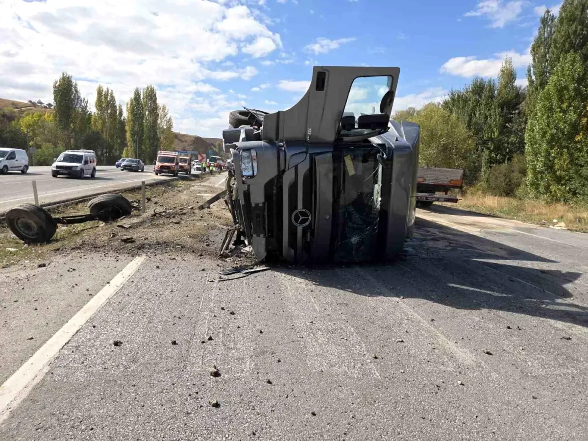 Ankara\'da tır-otomobil çarpışması: 4 yaralı