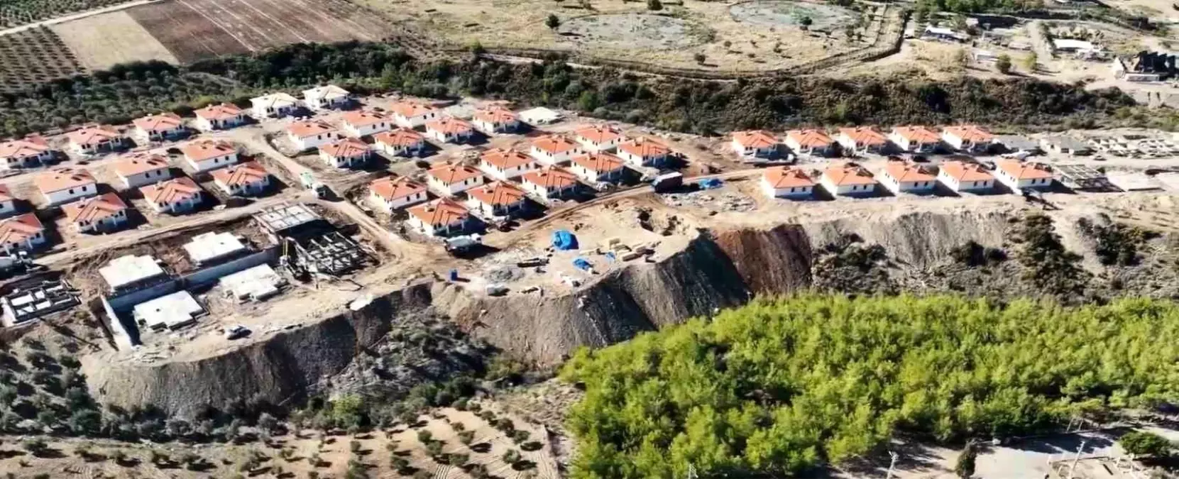 Hatay\'da Afet Konutları İnşaatı Devam Ediyor