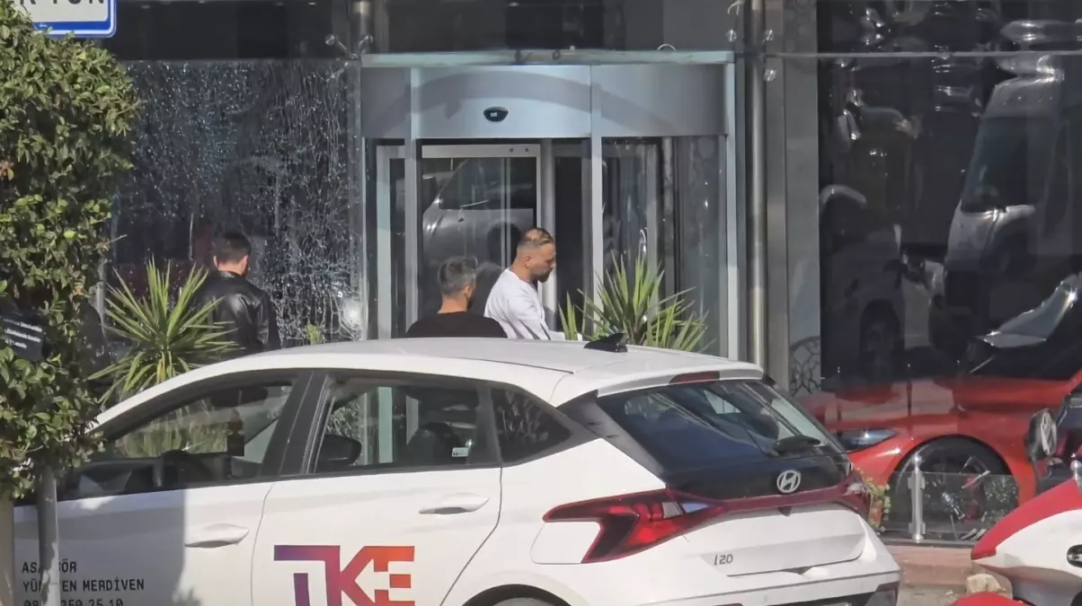 Ataşehir\'de Galeriye Silahlı Saldırı